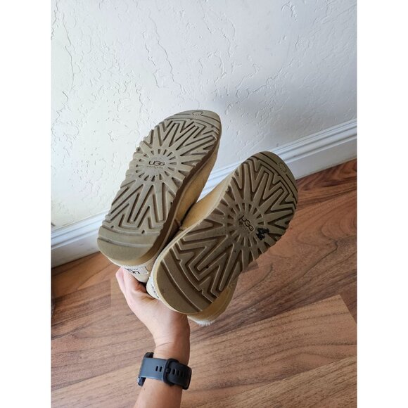 UGG Australia Women's Shearling Boots Size 6 - Picture 4 of 4